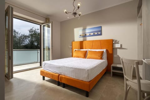 Bed, View (from property/room), Balcony/Terrace, Photo of the whole room, Bedroom