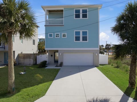 The Salty Blue l Pool l Walk to Beach House in Saint Augustine Beach