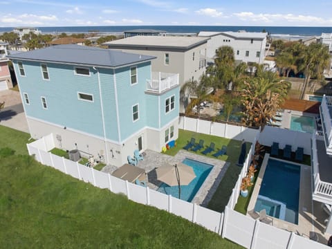 The Salty Blue l Pool l Walk to Beach House in Saint Augustine Beach