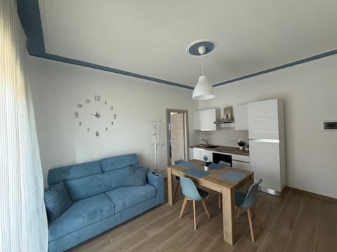 Kitchen or kitchenette, Living room, Seating area, Dining area, oven, pet friendly, stove