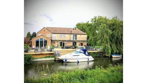 Riverside Lodge Self-Catering Apartment Apartment in Whittlesey