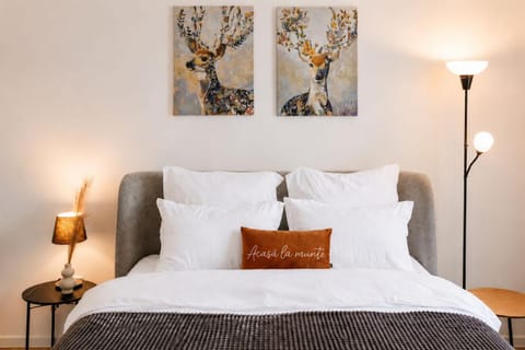 Bed, Photo of the whole room, Bedroom