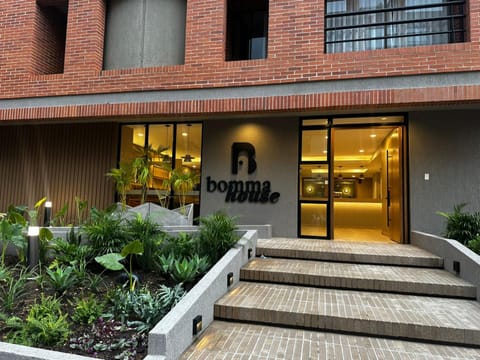 Facade/entrance