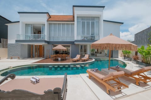 Property building, Pool view
