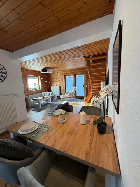 TV and multimedia, Living room, Dining area, Evening entertainment
