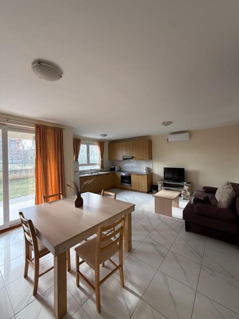 Dining area, kitchen