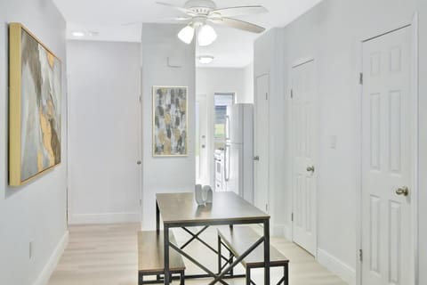 Beachside Escape with King Bed plus 2 Queens Miami Apartment in South Beach Miami