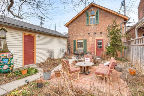1 Block to Main St Second Street Carriage House Apartment in Indiana