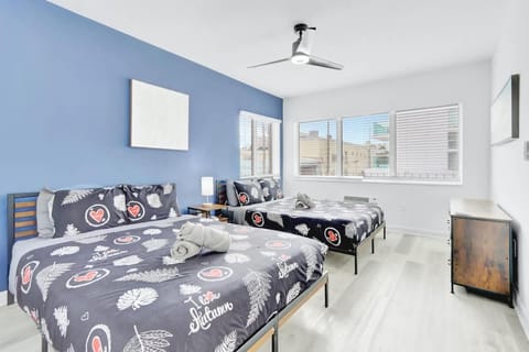 1BR Miami Beach Apt with 3 Queens plus Free Parking Apartment in South Beach Miami