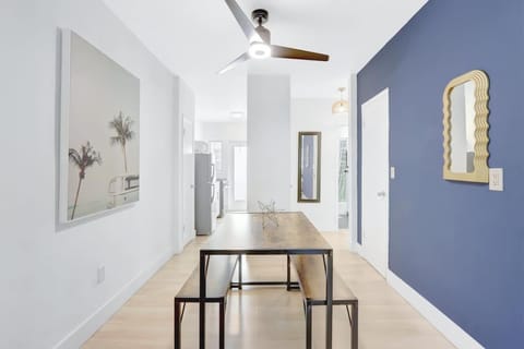 1BR Miami Beach Apt with King plus 2 Queens & Parking Apartment in South Beach Miami