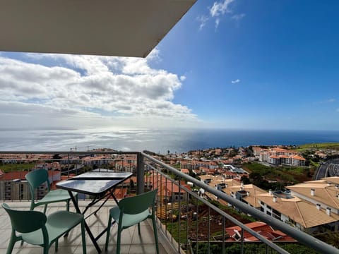 View (from property/room), Balcony/Terrace, Dining area