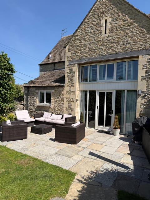 Property building, Spring, Garden, Seating area, sunbed
