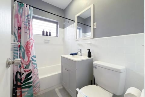 Cozy Miami Beach Studio near the Ocean Apartment in South Beach Miami