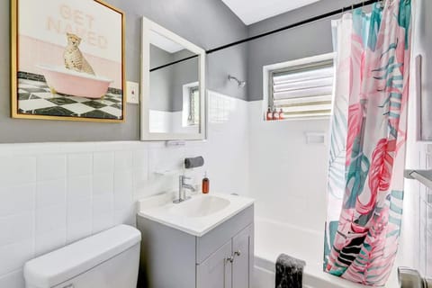 Modern Miami Beach Studio with King Bed Apartment in South Beach Miami