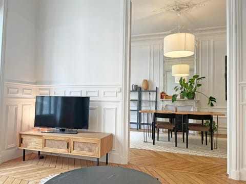 TV and multimedia, Living room, Dining area