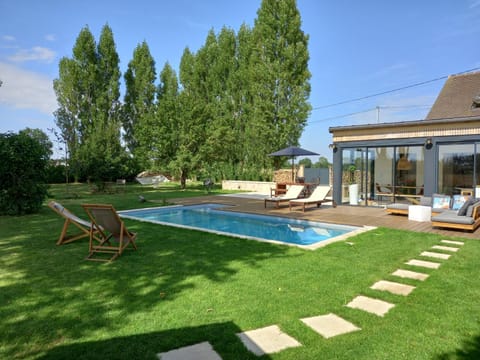Property building, Garden, Balcony/Terrace, Swimming pool
