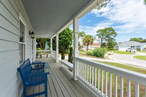 Property building, Patio, Balcony/Terrace