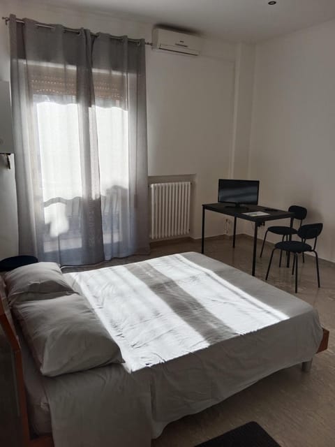 Bed, Bedroom, internet