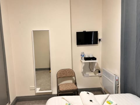Bed, TV and multimedia, Bedroom