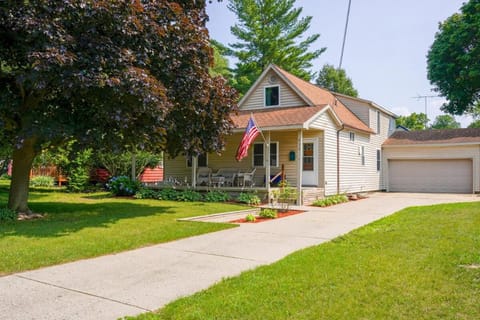 South Haven Getaway -Close to Beach & Town House in South Haven