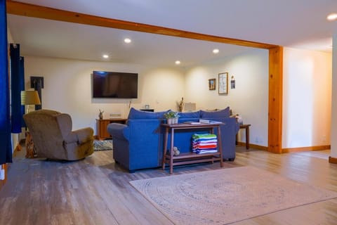 South Haven Getaway -Close to Beach & Town House in South Haven