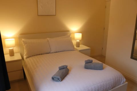 Shower, Toilet, Bed, Bedroom, towels, towels