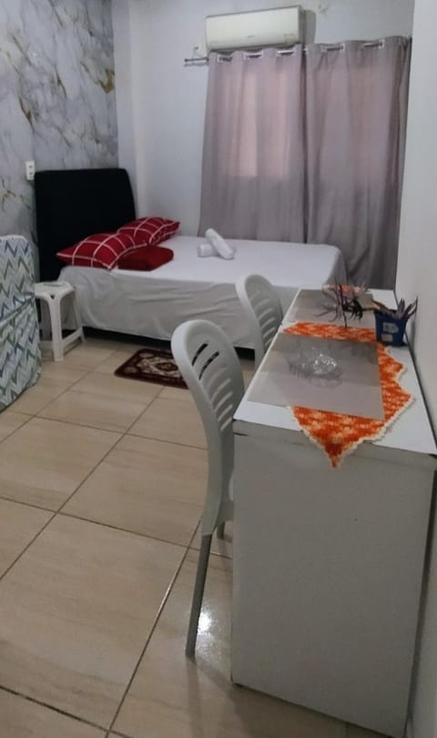 Photo of the whole room, Bedroom, internet