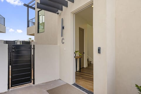 The Ultimate Pearl Beach Experience home House in St George