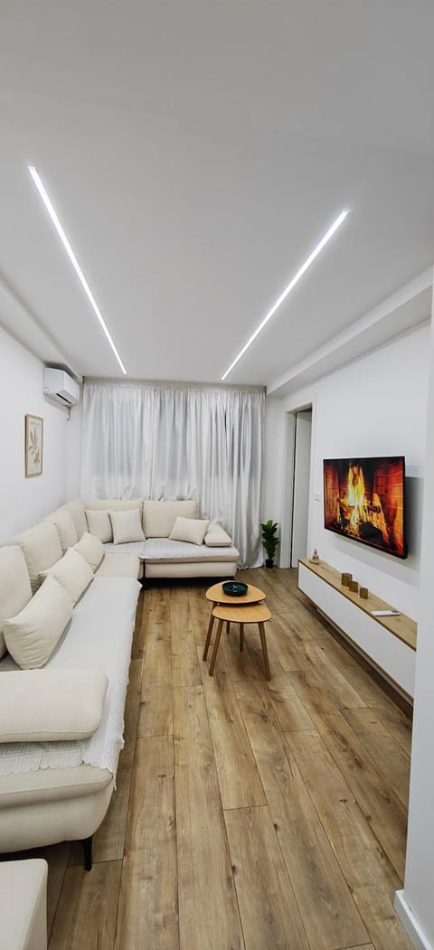 Communal lounge/ TV room, TV and multimedia, Living room