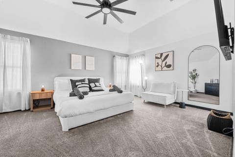 Elegant 5BR Pool House with Cinema Fire Pit and Games House in Keller