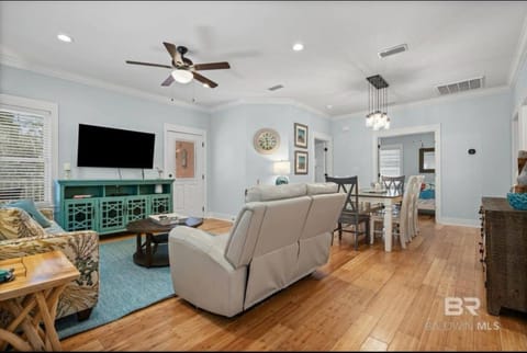 Communal lounge/ TV room, TV and multimedia, Living room