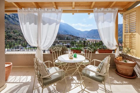 Patio, Spring, Natural landscape, View (from property/room), Balcony/Terrace, Seating area, Mountain view