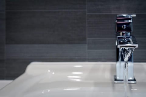 3BR Home Sleeps 6 Near Airport with Parking Apartment in Glasgow