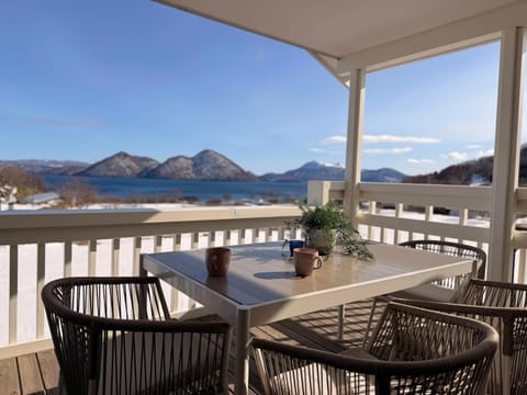 Patio, Day, Natural landscape, View (from property/room), Balcony/Terrace, Seating area, Lake view, Mountain view