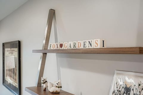 FoxGardens Incredible Lake & Mtn View Private Secure Apartment in Applewood