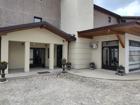 Property building, Facade/entrance, Day