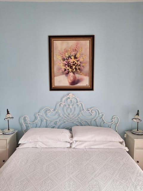 Bed, Decorative detail, Bedroom