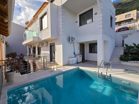 Patio, Pool view, Swimming pool