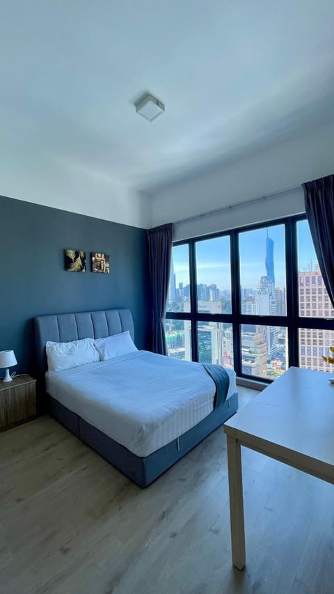 Bed, View (from property/room), Balcony/Terrace, Photo of the whole room, Bedroom, City view, wardrobe, air conditioner