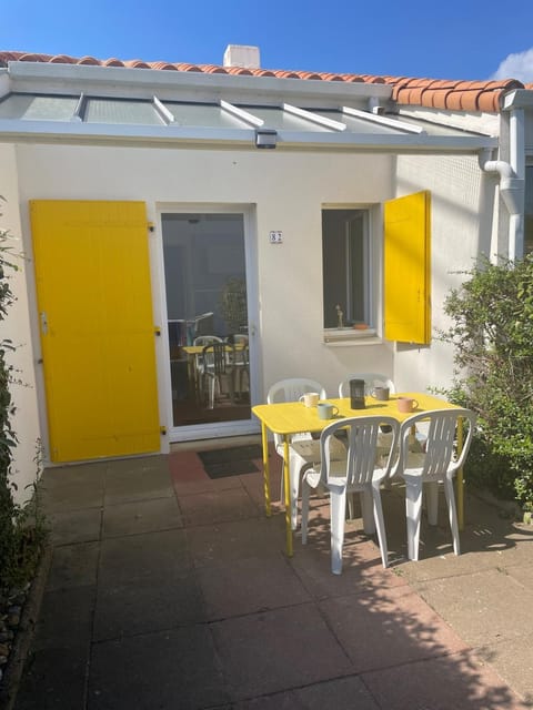 Patio, Facade/entrance