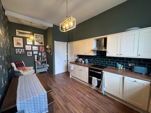 Gorgeous 2BDR with Unique Character in Edinburgh Apartment in Edinburgh