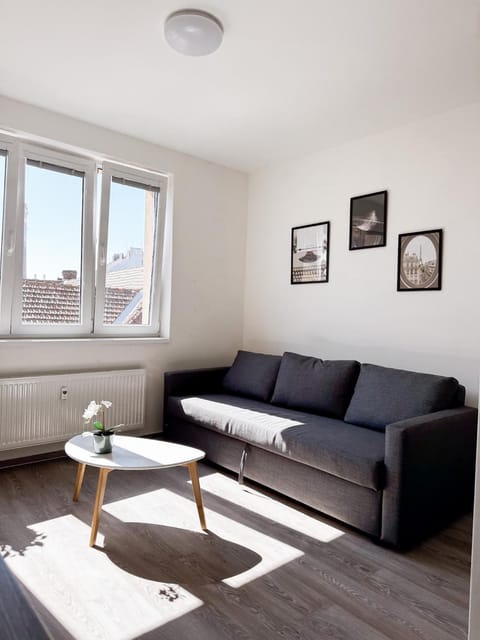 Photo of the whole room, City view, furniture, heating
