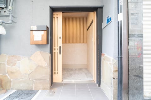 Property building, Facade/entrance
