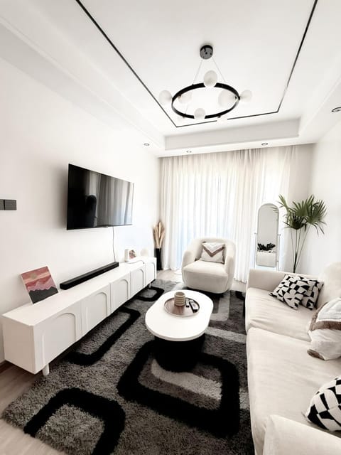 Communal lounge/ TV room, TV and multimedia, Living room, Seating area, Evening entertainment