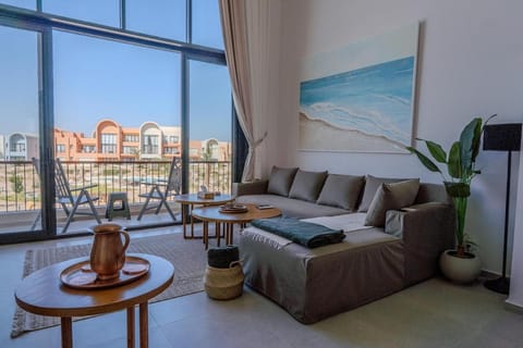 View (from property/room), Balcony/Terrace, Living room