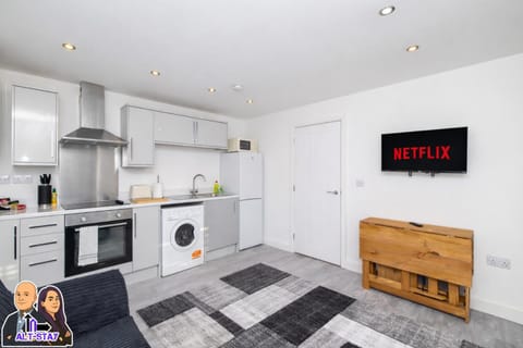 TV and multimedia, Kitchen or kitchenette, minibar, oven, pet friendly, stove, toaster, washing machine, dryer