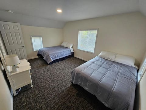 Moores Crystal Mountain Retreat House in Thompsonville