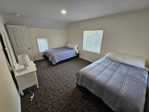 Moores Crystal Mountain Retreat House in Thompsonville