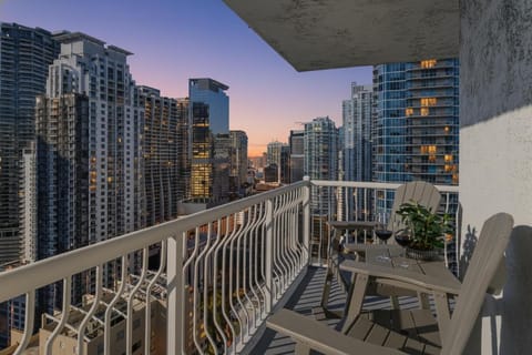 View (from property/room), Balcony/Terrace, City view