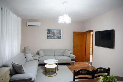 TV and multimedia, Seating area, air conditioner